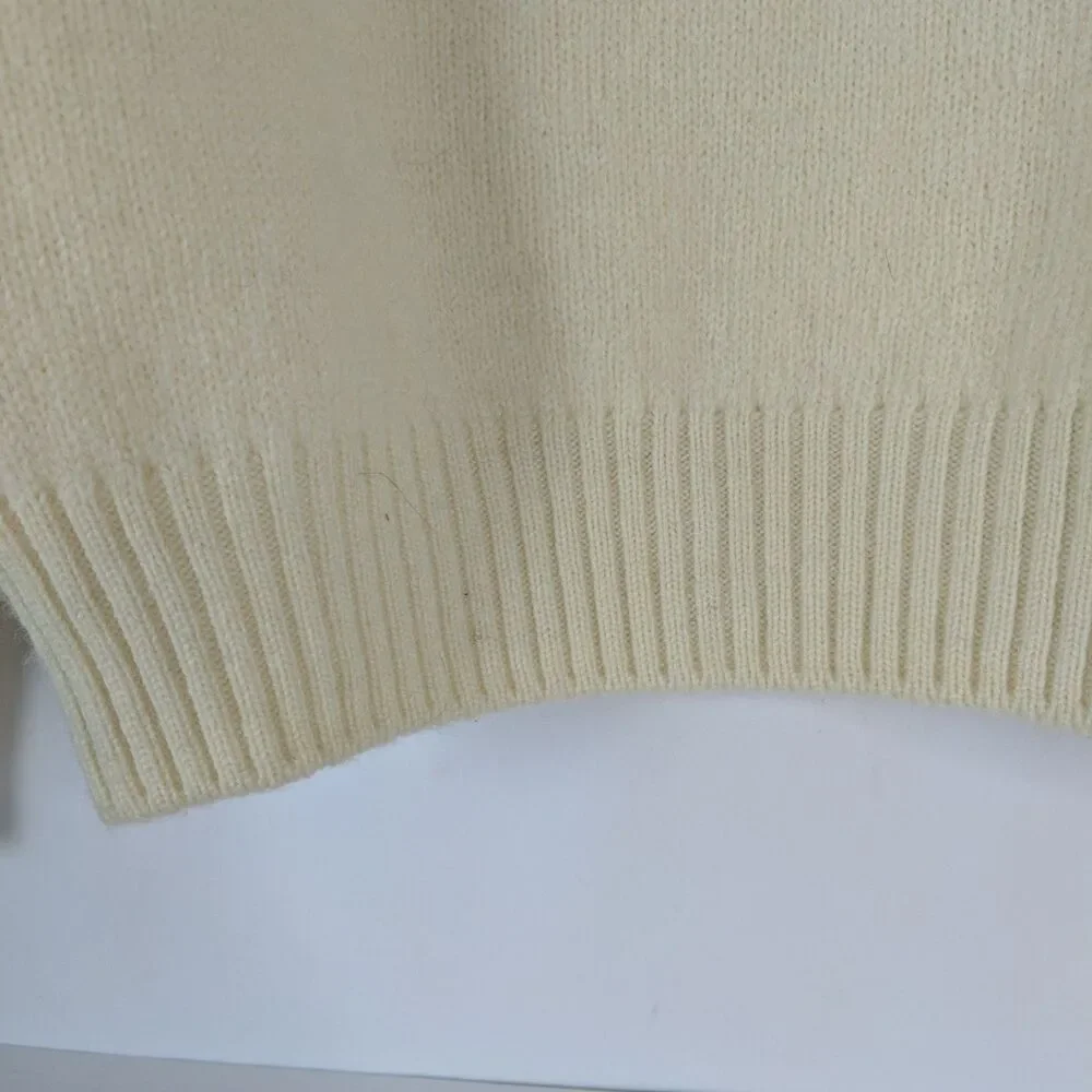 LL Bean Vintage Ivory Sweater Pure New Wool Crew Neck Men Size Medium